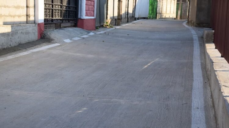 VIDEO Echipa Partidului „ȘOR” continuă să construiască drumuri din beton, la Orhei