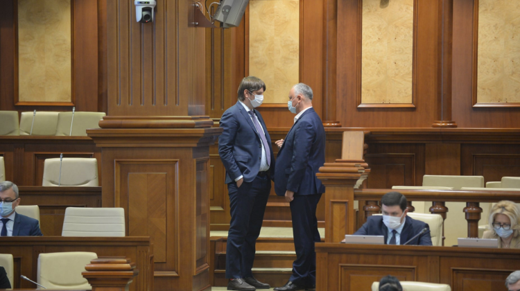 Ce a avut de discutat Dodon cu Spînu? Despre fotografiile care au surprins moldovenii