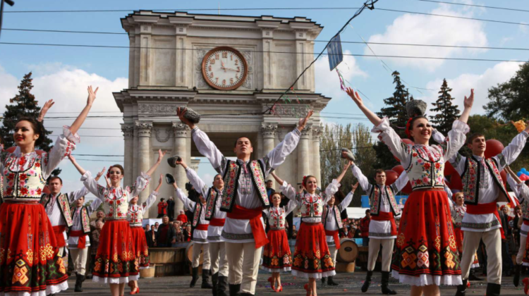 De la Briceni la Iași și de la Rezina la Vulcănești se joacă hore! Localități care marchează hramul pe 14 octombrie