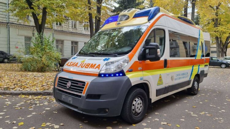 FOTO Municipalitatea a recepționat cele două ambulanțe promise de o regiune din Italia. Unde vor fi distribuite