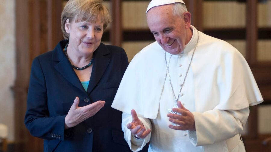 Angela Merkel îşi ia rămas bun de la Papa Francisc la 7 octombrie