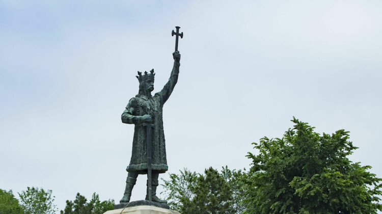 Monumentul lui Ștefan cel Mare și Sfânt, împroșcat cu verde de briliant. Poliția investighează actul de vandalism