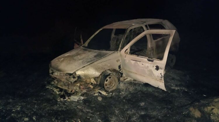 FOTO Un automobil a ars în totalitate la Orhei. Pasagerii aflați în interior, transportați la spital. Ce spune poliția