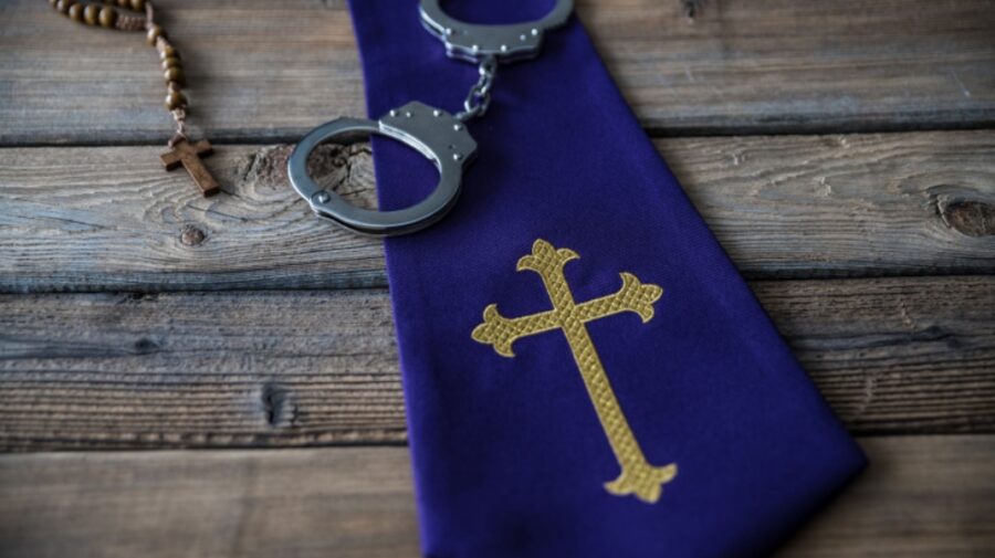 O investigație zguduie Biserica Catolică! Mii de pedofili – descoperiți în rândurile preoților francezi