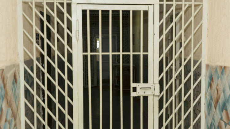 Descinderi inopinate în izolatorul disciplinar al Penitenciarului nr.9 – Pruncul! Au fost ridicate mai multe telefoane