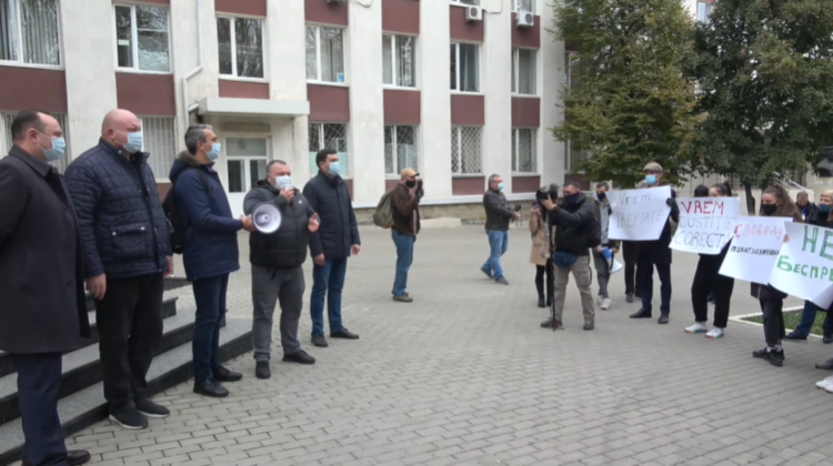 RLIVE în direct: Protest la Curtea de Apel Chișinău în susținerea lui Alexandr Stoianoglo