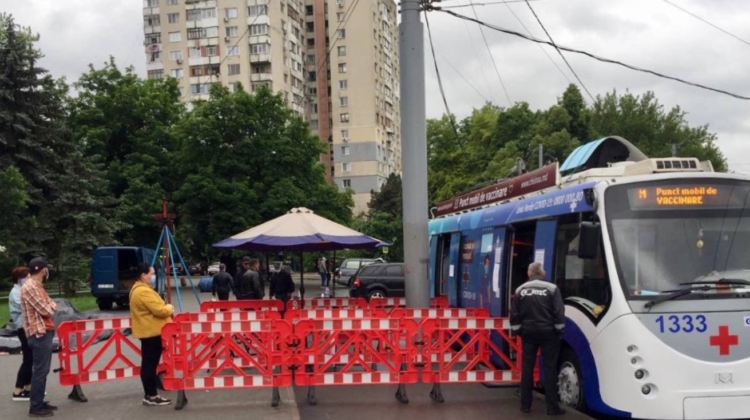 Vezi adresele unde vor staționa astăzi punctele mobile de vaccinare anti-COVID. Sunt disponibile câteva tipuri de ser