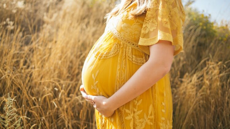 Cum se transmite alcoolul din sângele mamei către copil în timpul sarcinii și de ce este interzis consumul