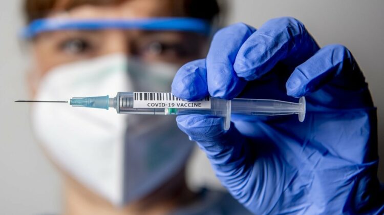 DOC Se cere vaccinarea anti-COVID a lucrătorilor medicali cu a treia doză. Ministerul Sănătății a primit o solicitare