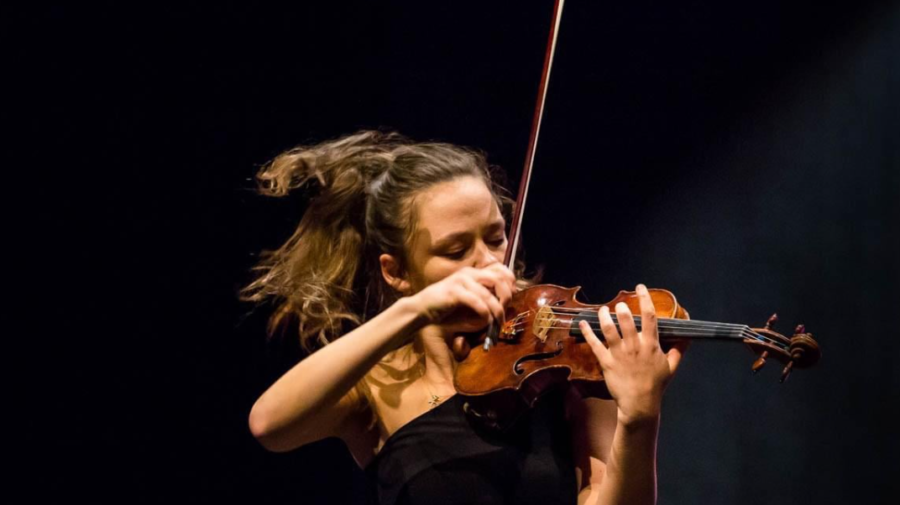 O violonistă celebră din Moldova ar putea fi cercetată penal pentru propria vioară! Vameșii, acuzați de eroare