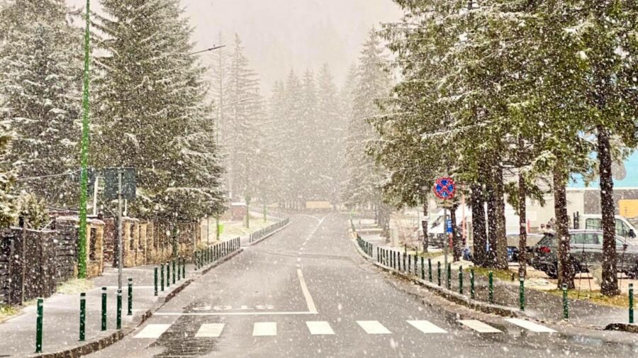 GALERIE FOTO A căzut prima ninsoare în Poiana Brașov. Vezi imaginile spectaculoase