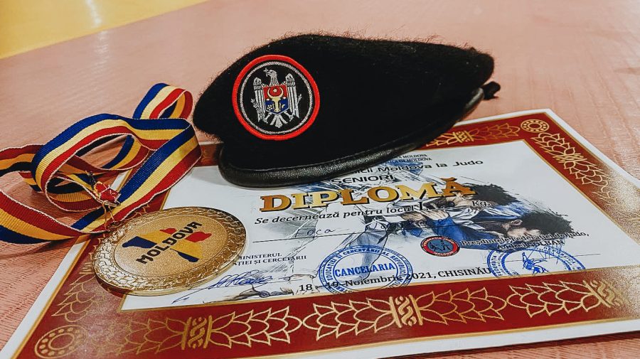 FOTO Combinația perfectă – profesia de carabinier și sportiv. Soldatul de clasa III, campion la categoria judo seniori