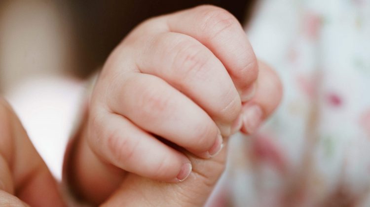 Epidemia de rujeolă în România: Un bebeluș de 7 luni a murit, după ce s-a infectat de la fratele nevaccinat