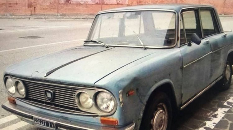 FOTO, VIDEO O maşină parcată în acelaşi loc de aproape 50 de ani a devenit simbolul unui oraș din Italia