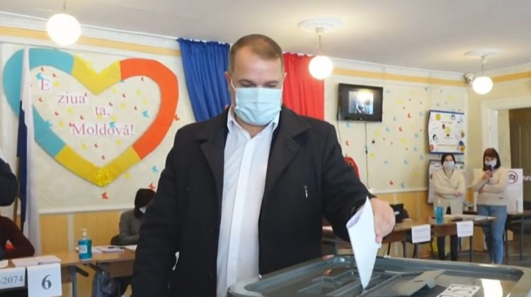 Socialistul Alexandr Nesterovschi a votat, îndemnând bălțenii să ia mită dacă li se oferă, dar să voteze cum cred ei