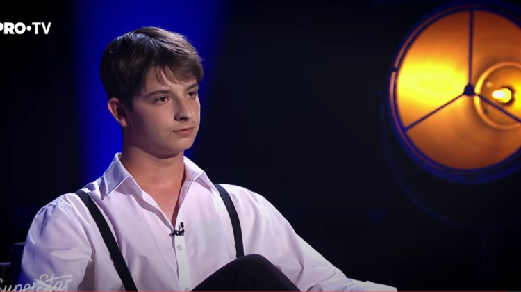 VIDEO „Vocea ta e o bucată de aur ridicată din noroi”. Andrei din Moldova s-a calificat în semifinalele SuperStar