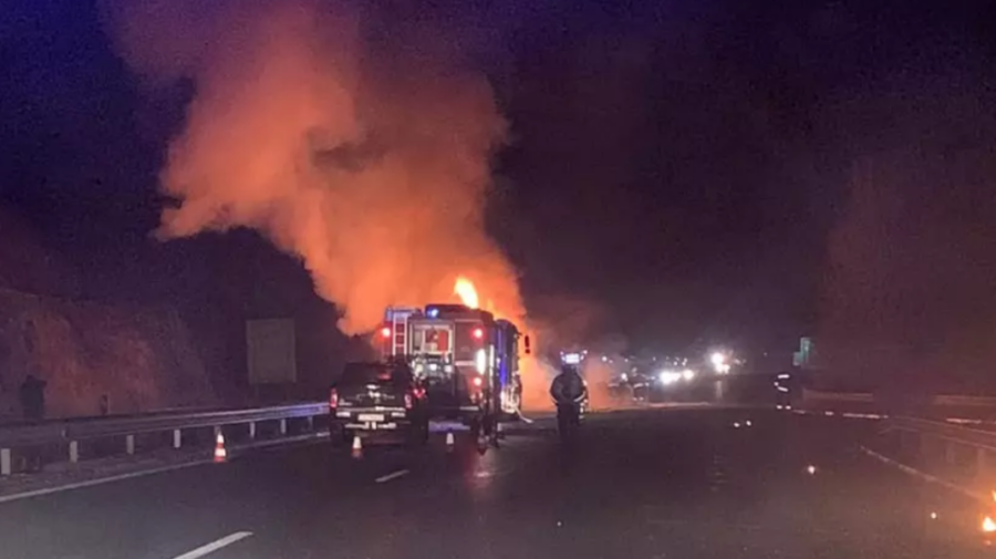 FOTO, VIDEO Au ars de vii! Imagini terifiante cu autocarul care a luat foc în Bulgaria. Cel puțin 45 de morți