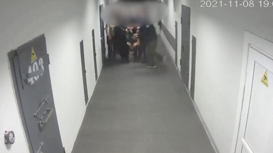 Poliția „a spălat” podelele cu Saakașvili. Momentul în care este cărat de mâini și picioare, ajungând gol la pământ
