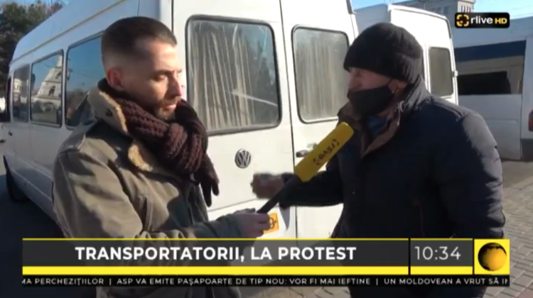 ÎN DIRECT pe RLIVE! Șoferii protestează în fața Guvernului și cer majorarea tarifului. Autoritățile acuză un ȘANTAJ
