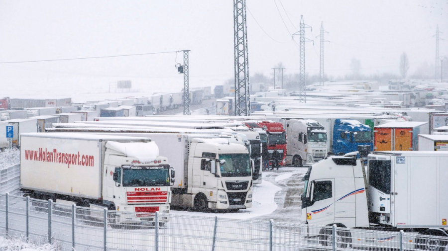 FOTO Furtuna Arwen face ravagii în Spania și Marea Britanie. Zeci de șosele au fost blocate din cauza zăpezii