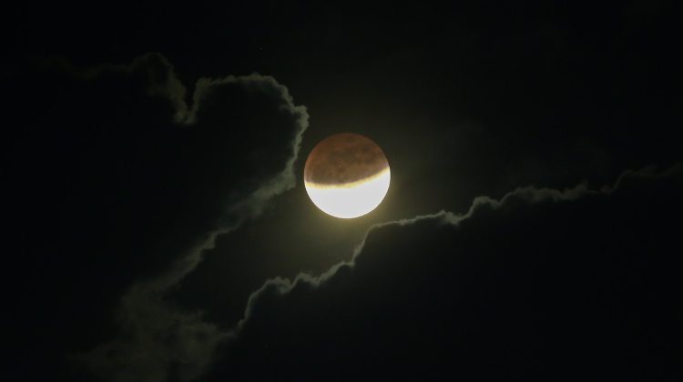 FOTO Cea mai lungă eclipsă de lună din ultimii 580 de ani. Doar în Europa și Africa nu s-a văzut