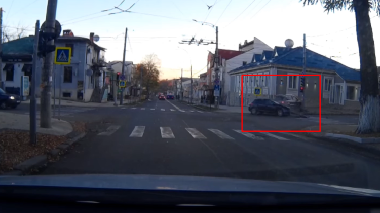 STOP CADRU Momentul în care două automobile se „pupă” în centrul Capitalei