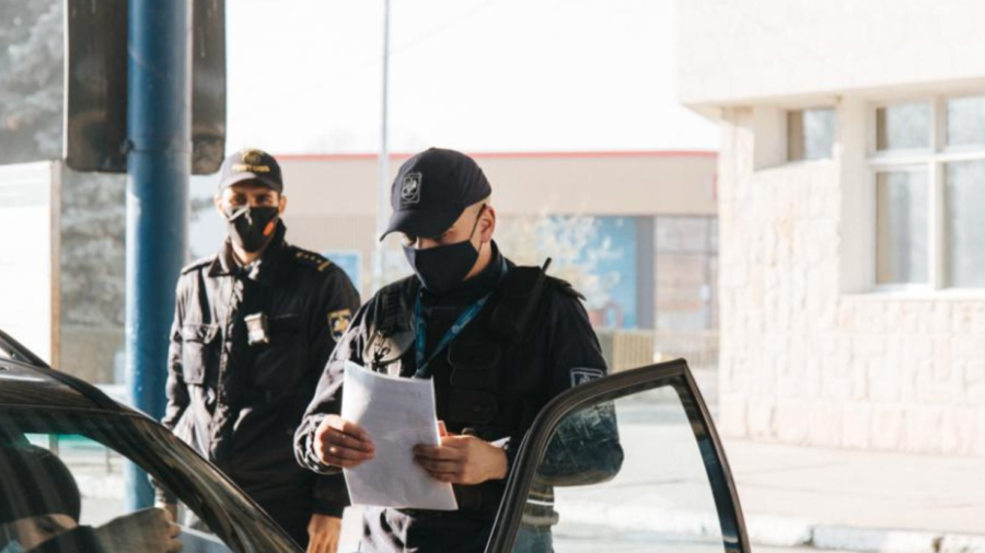 Pe aceeași greblă, la frontieră. Ce au descoperit vameșii asupra a doi conaționali