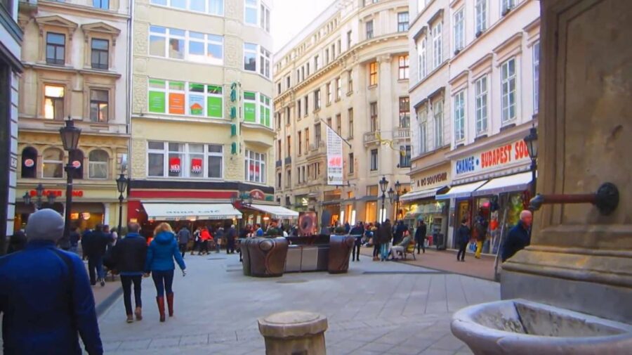 Caz ciudat în Budapesta! Un turist german a fost impus să achite 600 de euro pentru o cafea. Poliția anchetează cazul