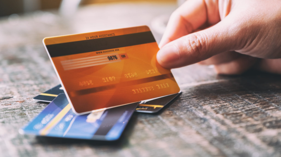 Verificați cardurile bancare! CNAS a finanţat pensiile şi alocaţiile sociale