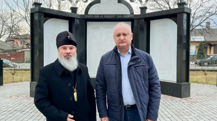 FOTO Întâlnire de suflet a Arhiepiscopului de Bălţi şi Făleşti, Marchel cu ex-liderul PSRM. Dodon i-a mulțumit