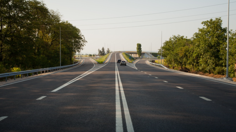 VIDEO Bani pentru drumuri: Cât se alocă din Fondul Rutier în 2023 pentru reparație și întreținere?