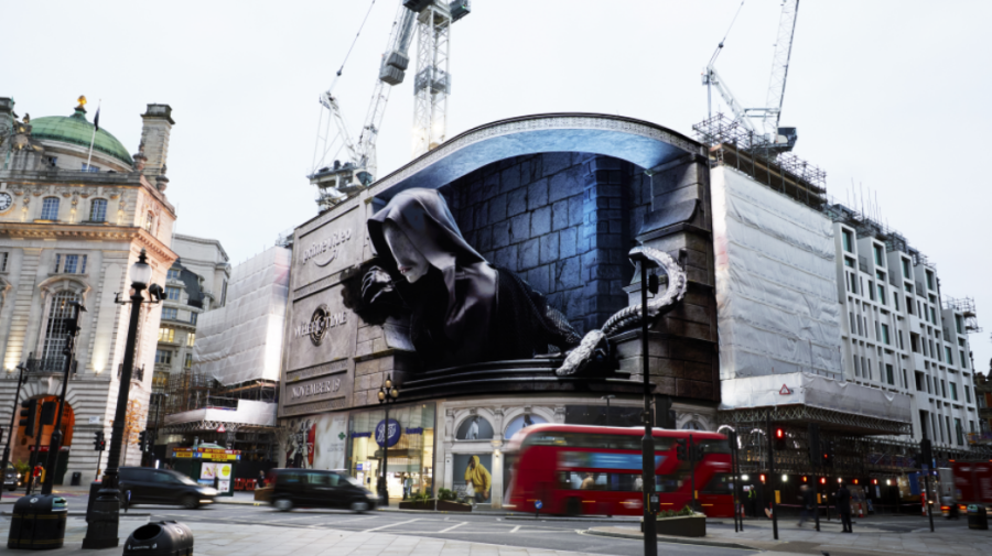 VIDEO În centrul Londrei a fost instalat un panou publicitar 3D din care monștrii „se năpustesc” asupra trecătorilor