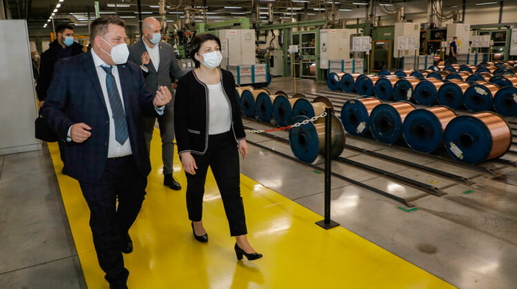 O companie din Bălți se plânge că duce lipsă de angajați. E nevoie de oameni. Vor fi create alte 500 locuri de muncă