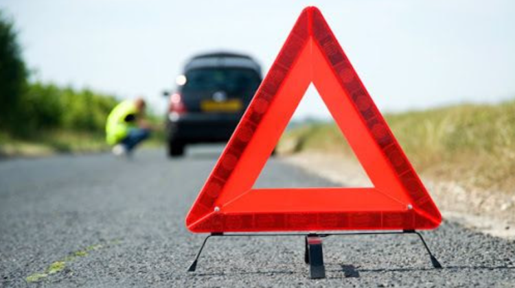Bărbat tamponat frontal de un automobil, la Fălești. A fost nevoie de asistență medicală urgentă