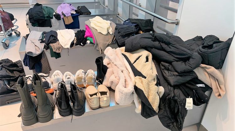 FOTO „Business” moldovenesc. Articole vestimentare și încălțăminte, depistate fără acte de origine. Unde