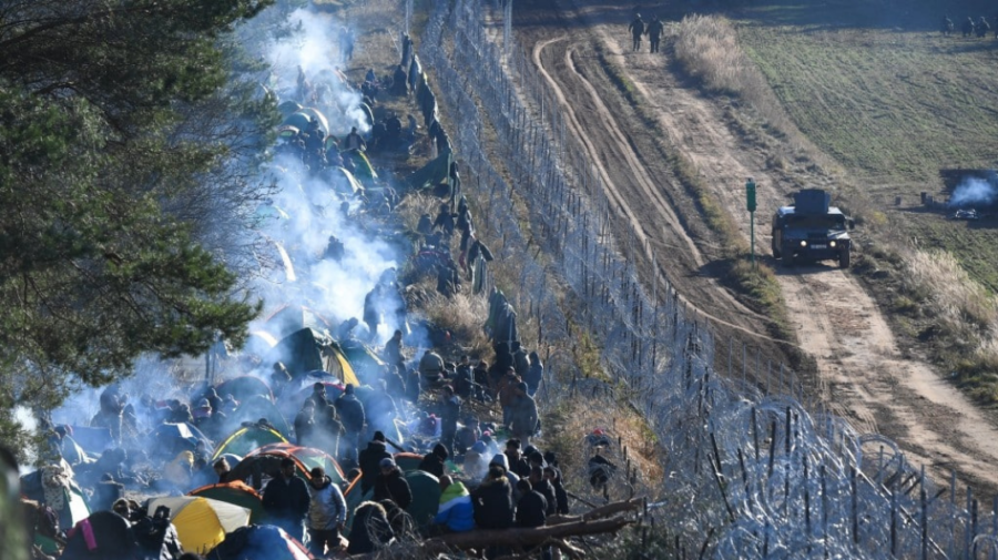 Polonia anunță că nu va lăsa migranți pe teritoriul său. La frontieră așteaptă peste 4 mii de persoane agresive