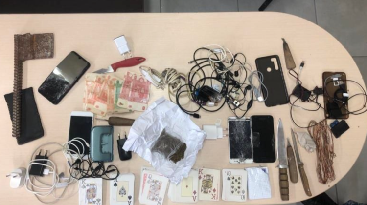 FOTO Două penitenciare din țară, „luate” pe sus. Ce au descoperit funcționarii
