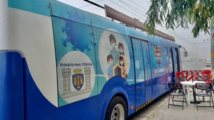 Ai posibilitatea să te vaccinezi la punctele mobile. Află unde vor staționa astăzi, 2 noiembrie