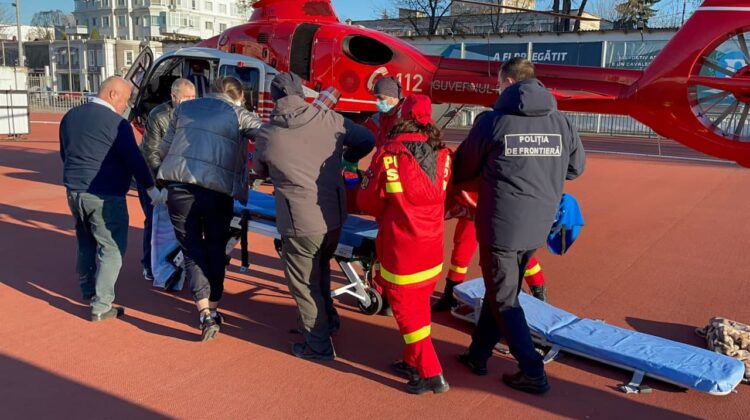 FOTO, VIDEO Bărbat din Ocnița, transportat de urgență cu un echipaj SMURD. Ce s-a întâmplat