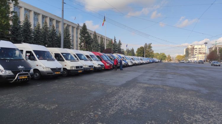VIDEO Zeci de transportatori au protestat în PMAN. „Dacă nu vom fi auziți, vom organiza o grevă generală”