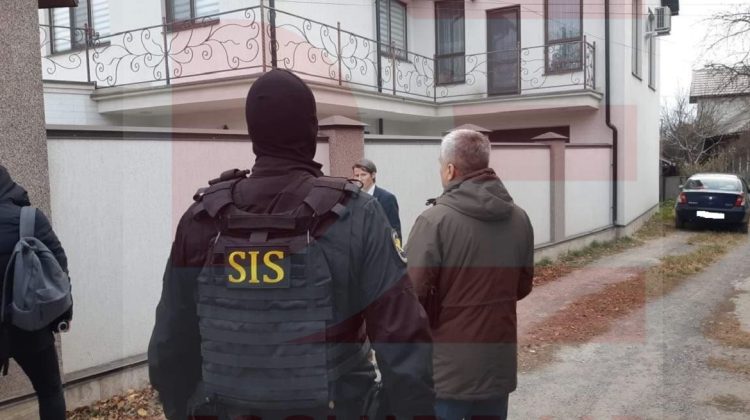 Ex-președintele Curții de Apel Bălți, transportat la spital cu ambulanța. La domiciliul acestuia se fac percheziții
