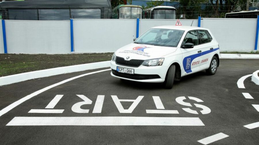 VIDEO Tăvălugul scumpirilor: Criza din Moldova a lovit dur și în școlile auto. Se anunță majorări la cursurile practice