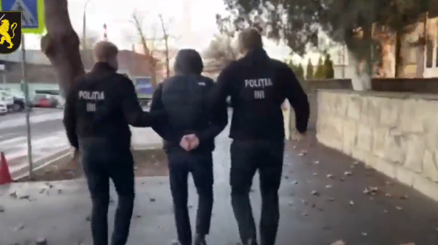 VIDEO Fugar străin, căutat de câțiva ani, reținut la Chișinău. Ar fi săvârșit mai multe infracțiuni