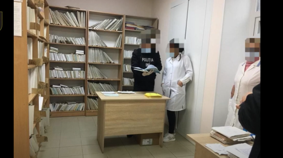 VIDEO Centrele medicale din Fălești, „luate” pe sus de angajații INI. Ce s-a depistat în urma perchezițiilor