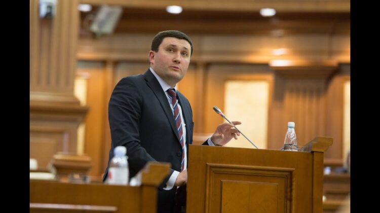 VIDEO Scântei și replici tăioase în Parlament! Grosu de la PAS îl cauză pe socialistul Odnostalco de diaree verbală