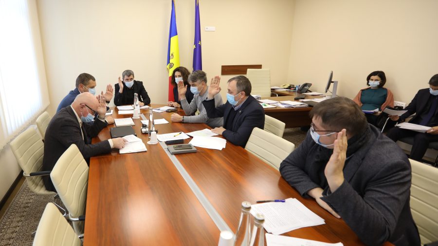 De la apărare la juridică, apoi în plen. Modificarea legii Procuraturii a primit avizul unei comisii