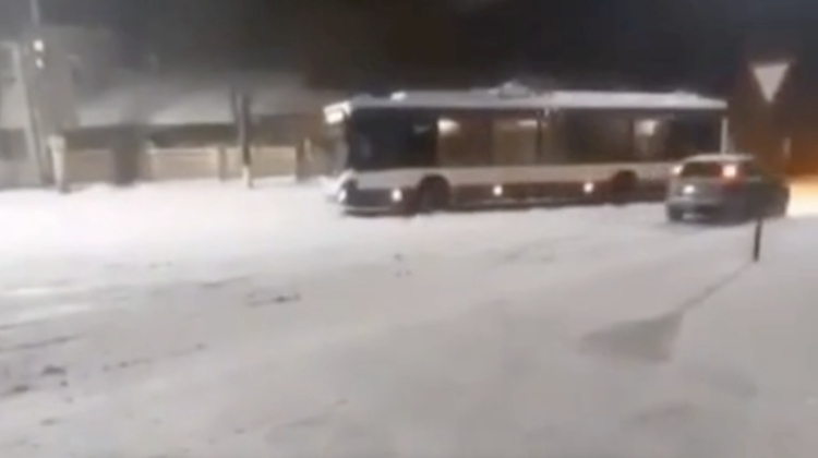 VIDEO Am ajuns să o vedem și pe asta! <del>TOKIO</del> Moldovian DRIFT cu troleibuzul
