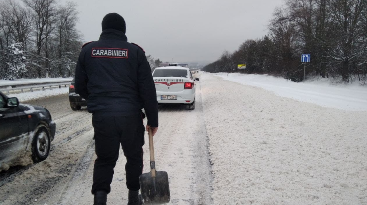 Carabinierii au intervenit în 230 situații de risc, printre care deblocări de automobile și preveniri ale hipotermiei