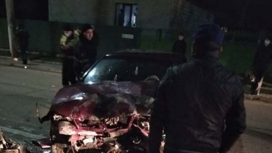 FOTO Accident grav s-a produs la Bălți cu implicarea a trei automobile. Printre victime ar fi și minori