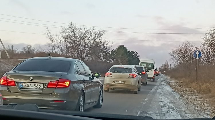 La capitală a nins! Un drum care de regulă ia 10 minute, azi a luat o veșnicie
